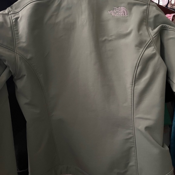 The NorthFace fleece lined wind breaker jacket. Light Sage Green, Size: S/P - Picture 3 of 5